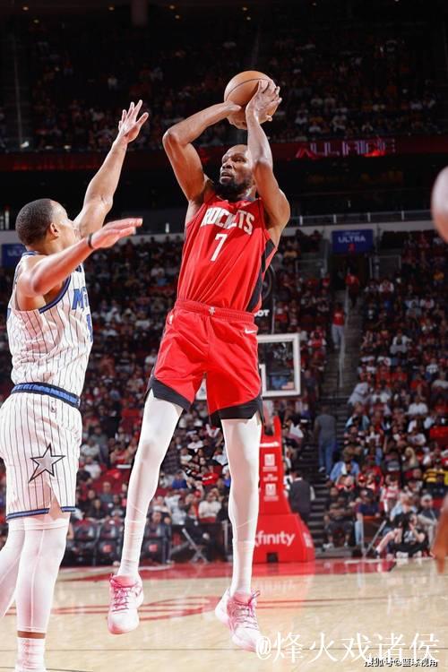 杜兰特运球急停命中中投,火箭回敬14-7攻势扳平比分 杜兰特运球急停命中中投,火箭回敬14-7攻势扳平比分